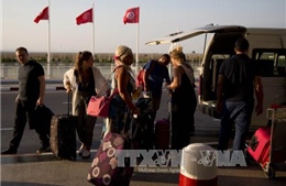  Anh khuyến cáo công dân rời Tunisia lập tức